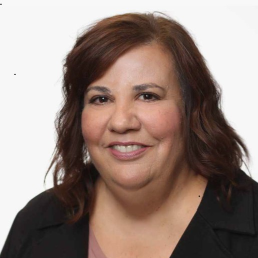 Headshot of Tina Oliveira